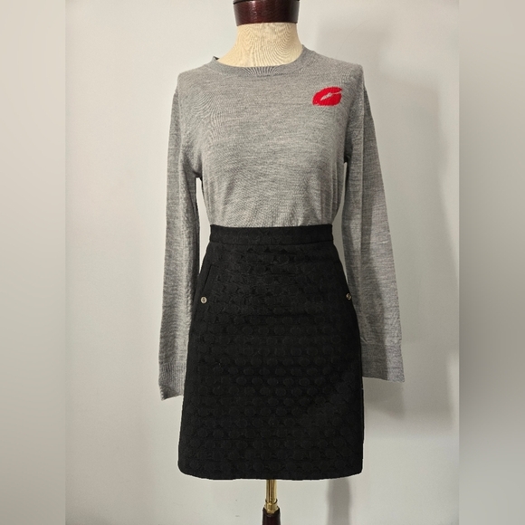 BANANA REPUBLIC 100% Merino Wool Gray Sweater with Red Lip Detail. Med - Picture 8 of 14